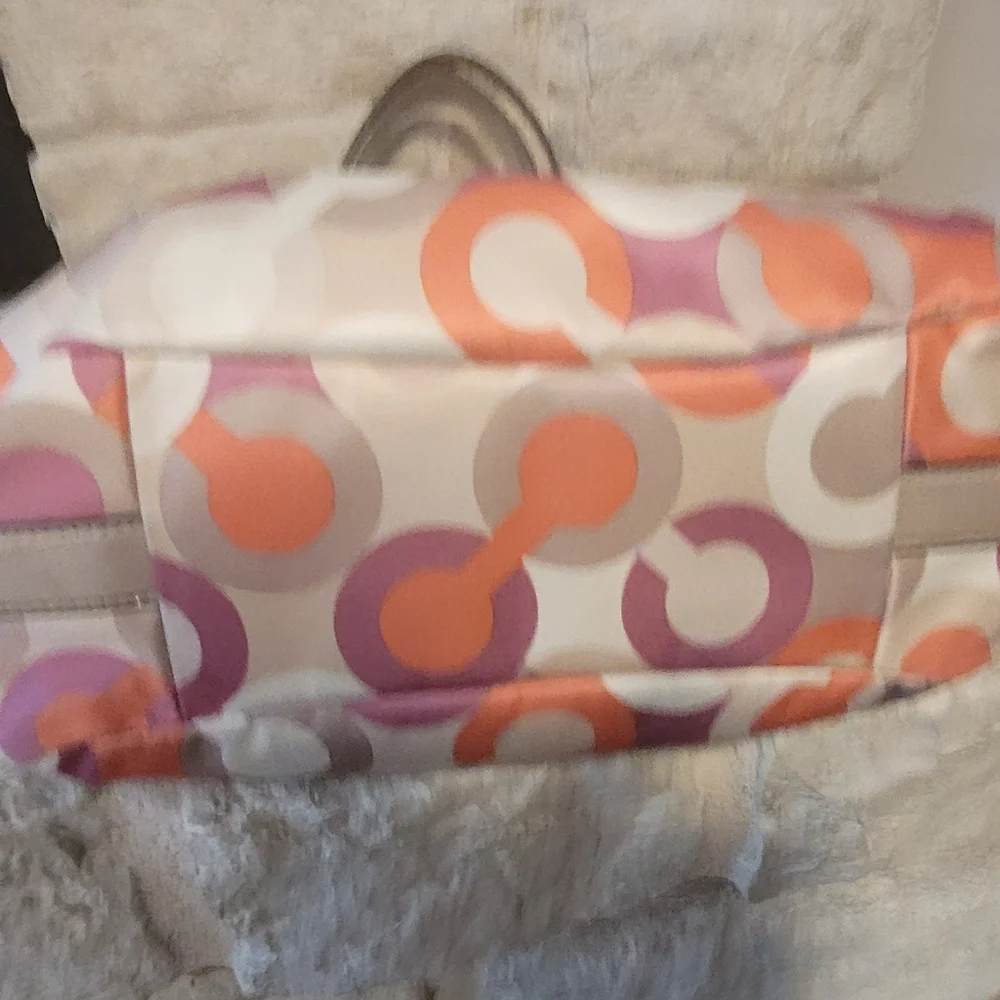 Coach signature diagonal op art sateen with signature logo - Picture 7 of 7